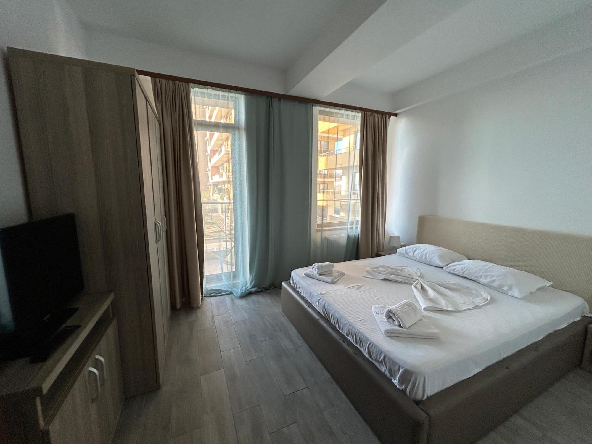 Catalina Summerland Apartaments Mamaia Nord Экстерьер фото